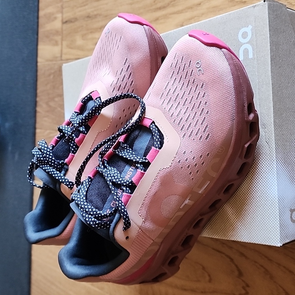 ON Cloudmonster running womens 7.5 like new